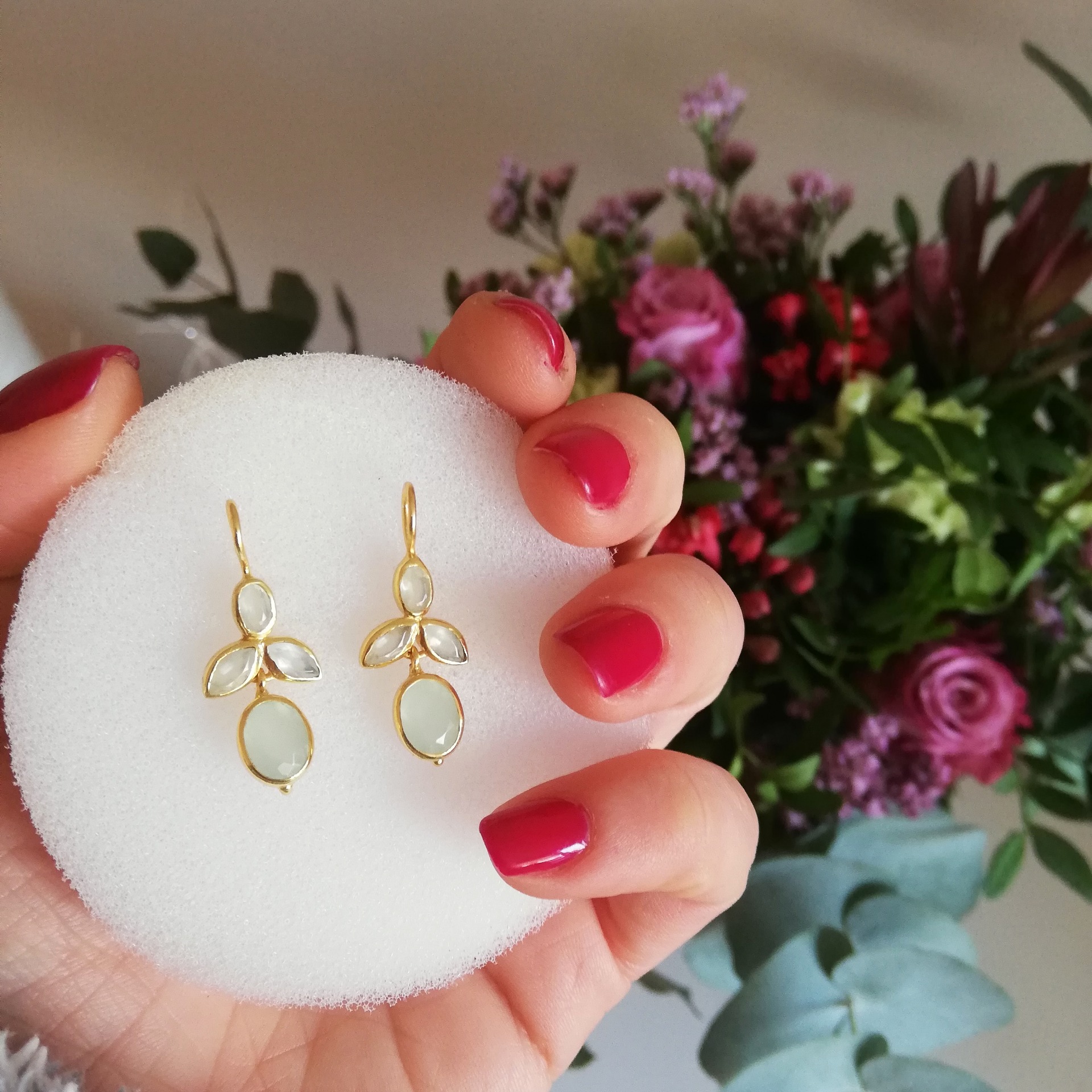 Pendientes románticos con pétalos